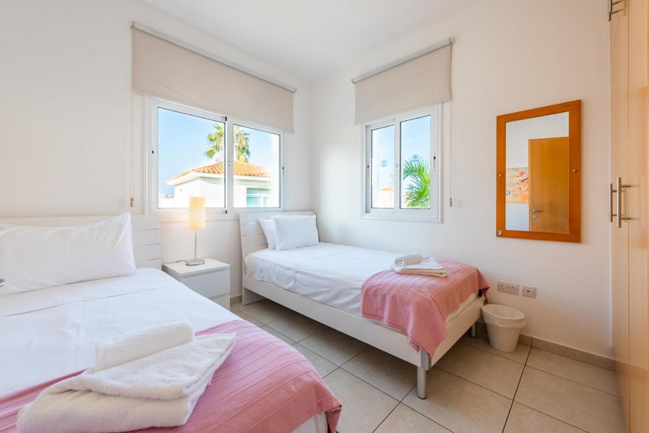 Villa Palm Breeze By Ezoria Villas Protaras Exterior foto